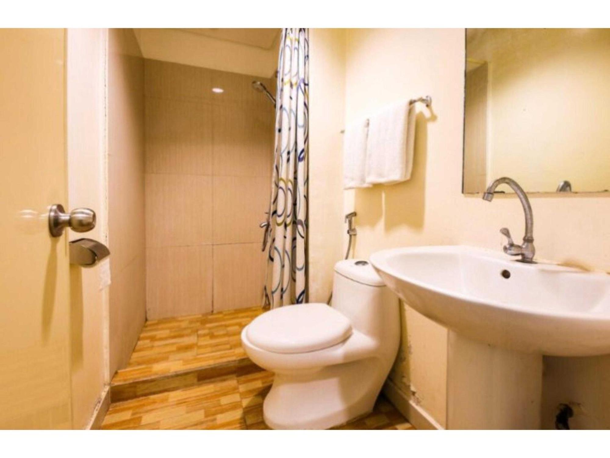 סן פדרו מקאטי Oyo 769 Poblacion Suites Polaris מראה חיצוני תמונה