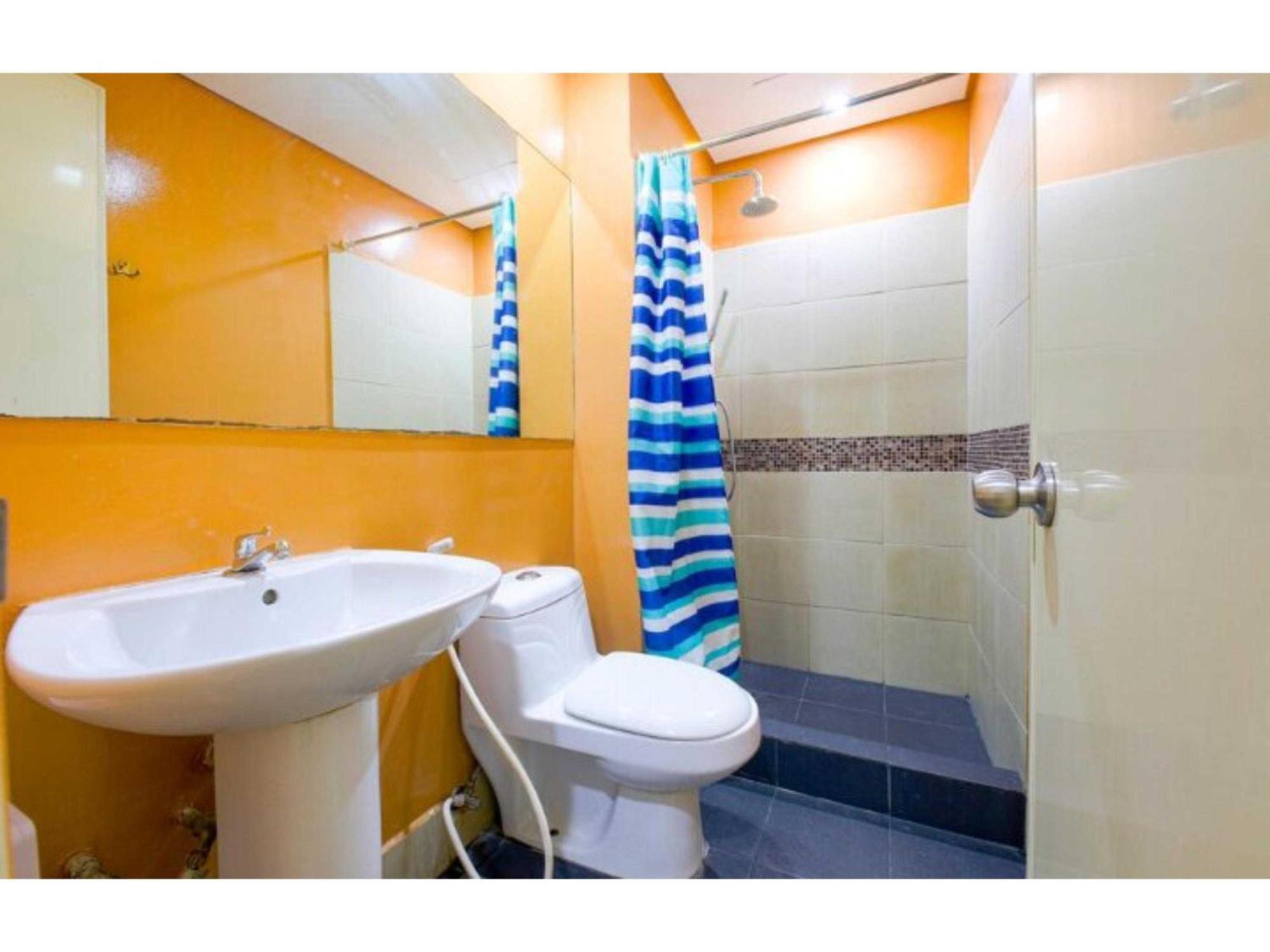 סן פדרו מקאטי Oyo 769 Poblacion Suites Polaris מראה חיצוני תמונה