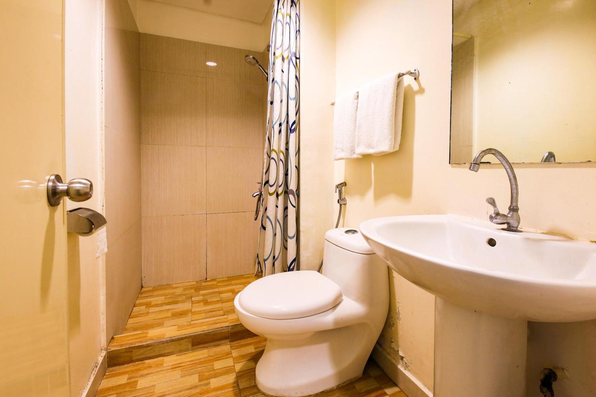 סן פדרו מקאטי Oyo 769 Poblacion Suites Polaris מראה חיצוני תמונה