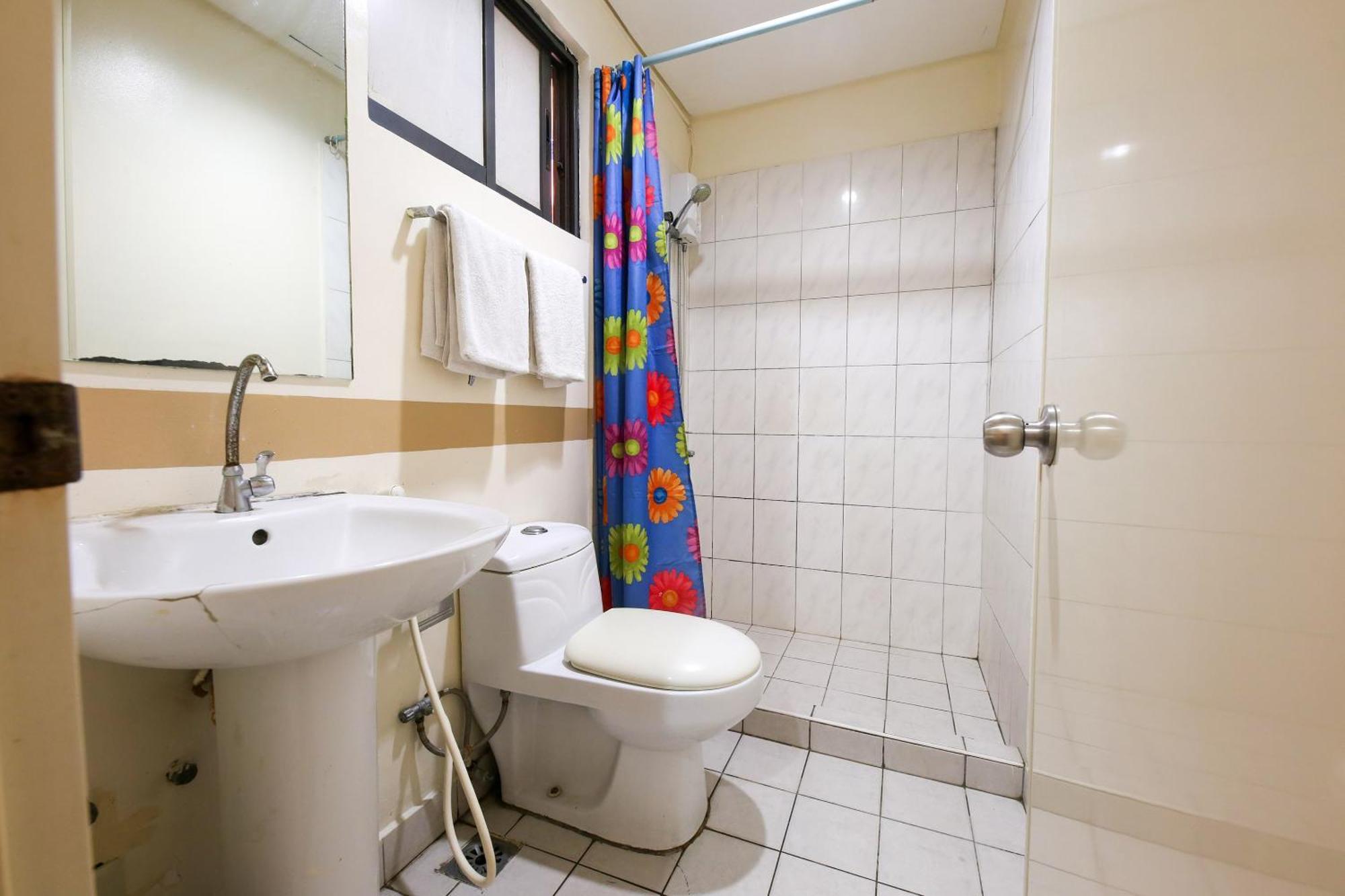 סן פדרו מקאטי Oyo 769 Poblacion Suites Polaris מראה חיצוני תמונה